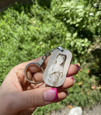 Брелок з гравіюванням фото і напису в подарунковій коробці