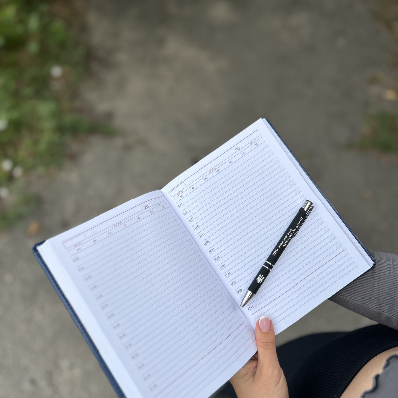 Щоденник з гравіюванням для вчителя