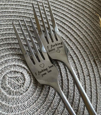 День Закоханих Парний подарунок. Столові прибори з гравіюванням на замовлення. Якість!!