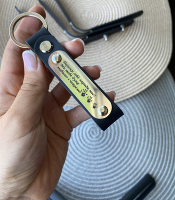 Шкіряний брелок з малюнком рук. Подарунок для коханого!