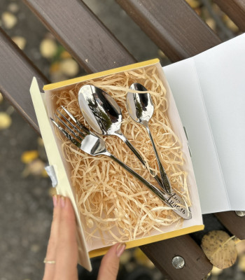 Іменний набір столових приборів. Ложка, виделка, чайна ложка в коробці, під замовлення