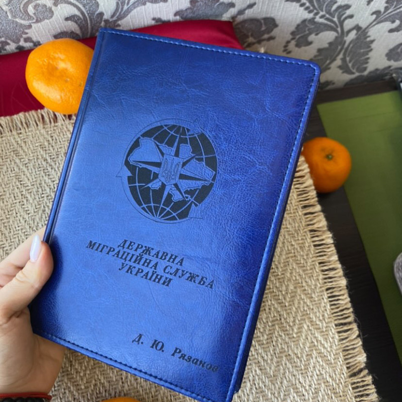 Шкіряний іменний блокнот з емблемою ЗСУ для військового. Будь яке гравіювання